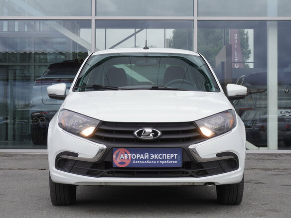 2024 Lada (ВАЗ) Granta I Рестайлинг, белый, 750000 рублей - вид 1