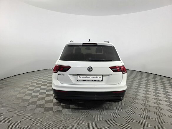 2019 Volkswagen Tiguan II, белый, 1800000 рублей - вид 5