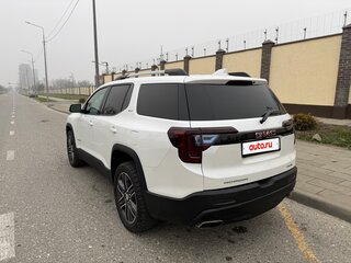 2020 GMC Acadia II Рестайлинг, белый, 3150000 рублей, вид 4
