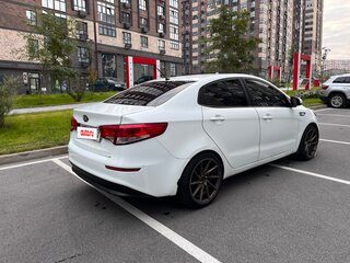 2016 Kia Rio III Рестайлинг, белый, 700000 рублей, вид 4