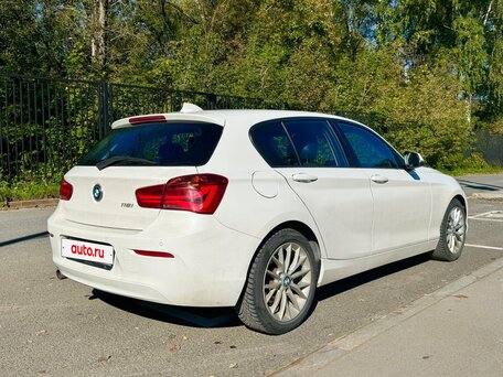 2019 BMW 1 серии 118i II (F20/F21) Рестайлинг 2, белый, 1850000 рублей, вид 2