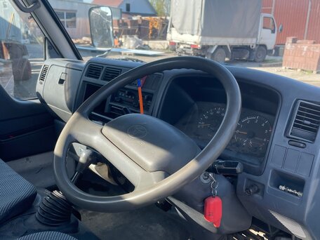 1996 Toyota Dyna, белый, 850000 рублей, вид 4