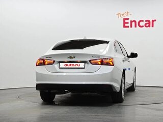 2021 Chevrolet Malibu IX Рестайлинг, белый, 1630000 рублей, вид 4