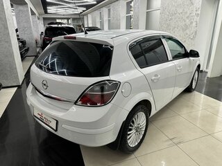 2013 Opel Astra H Рестайлинг, белый, 799000 рублей, вид 5