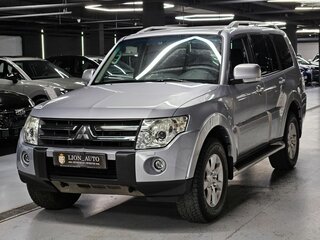 2010 Mitsubishi Pajero IV, серебристый, 1750000 рублей, вид 3