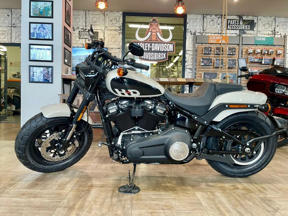 2022 Harley-Davidson Fat Bob, белый, 3100000 рублей - вид 3
