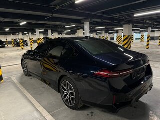 2024 BMW 5 серии 520i VIII (G60/G61/G68), синий, 7800000 рублей, вид 4