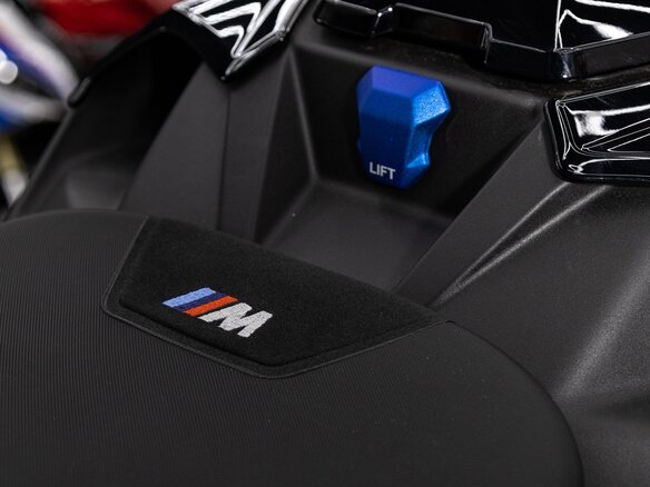 2026 BMW M 1000 R, чёрный, 3590000 рублей - вид 11