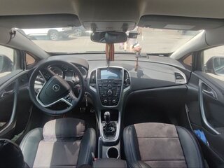 2012 Opel Astra GTC J Рестайлинг, чёрный, 999999 рублей, вид 3