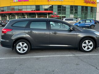 2017 Ford Focus III Рестайлинг, серый, 900000 рублей, вид 4