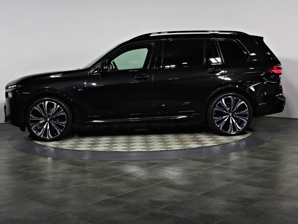 2024 BMW X7 40d I (G07) Рестайлинг, чёрный, 17900000 рублей - вид 7