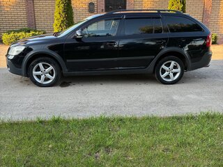 2010 Skoda Octavia Scout II (A5) Рестайлинг, чёрный, 850000 рублей, вид 2