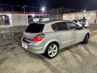 2011 Opel Astra H Рестайлинг, серебристый, 520000 рублей, вид 4