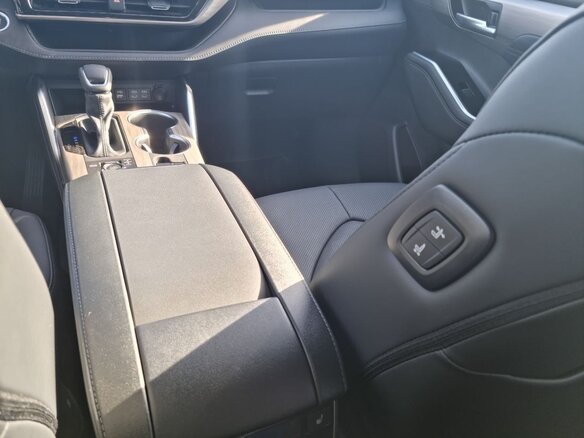 2025 Toyota Highlander IV (XU70), белый, 5300000 рублей - вид 6