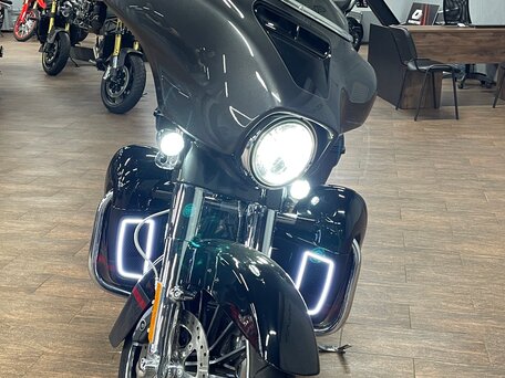 2019 Harley-Davidson CVO Street Glide, серый, 1990000 рублей, вид 3