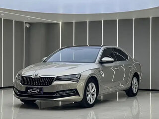 2022 Skoda Superb III Рестайлинг, бежевый, 1576000 рублей, вид 1