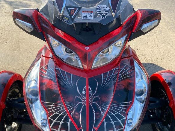 2011 BRP Can-Am Spyder, красный, 1100000 рублей - вид 1