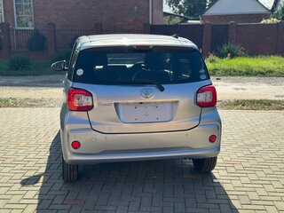 2019 Toyota Passo III Рестайлинг, серебристый, 920000 рублей, вид 4