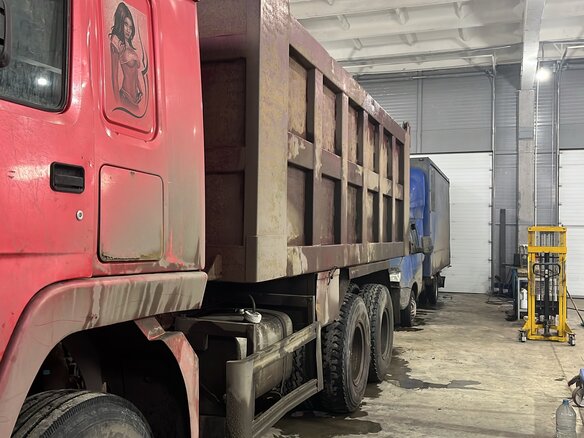 2007 Sinotruk Howo A5, красный, 1100000 рублей - вид 5