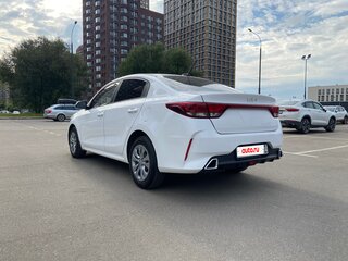 2021 Kia Rio IV Рестайлинг, белый, 1470000 рублей, вид 5