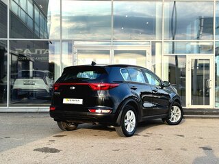 2018 Kia Sportage IV Рестайлинг, чёрный, 1729000 рублей, вид 4