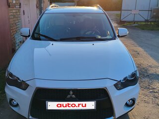 2010 Mitsubishi Outlander II Рестайлинг, белый, 800000 рублей, вид 2