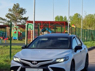 2022 Toyota Camry VIII (XV70) Рестайлинг, белый, 3500000 рублей, вид 1