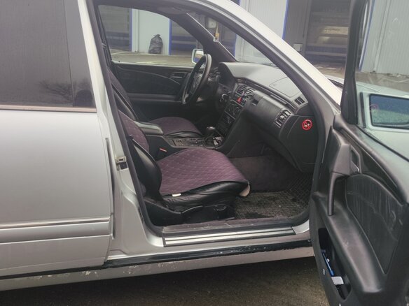 1998 Mercedes-Benz E-Класс 240 II (W210, S210), серебристый, 400000 рублей - вид 10