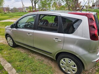 2011 Nissan Note I Рестайлинг, серебристый, 725000 рублей, вид 4