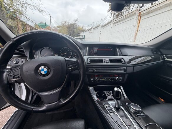 2016 BMW 5 серии 528i xDrive VI (F10/F11/F07) Рестайлинг, белый, 2200000 рублей - вид 18