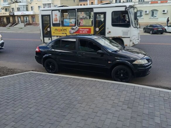 2008 Renault Megane II Рестайлинг, чёрный, 295000 рублей - вид 3