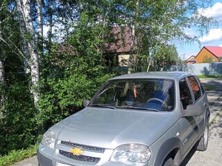 2012 Chevrolet Niva I Рестайлинг, серебристый, 350000 рублей, вид 1