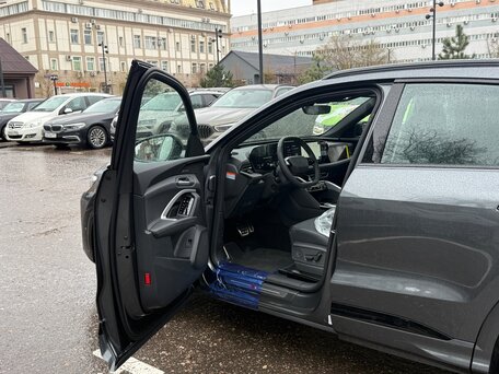 2025 Audi Q5 40 TDI III (GU), чёрный, 8750000 рублей, вид 4