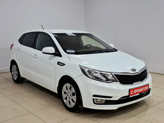 2016 Kia Rio III Рестайлинг, белый, 995000 рублей, вид 3