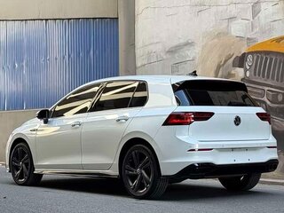 2023 Volkswagen Golf VIII, белый, 1620000 рублей, вид 3