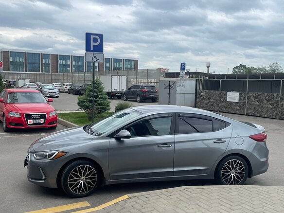 2017 Hyundai Elantra VI (AD), серый, 1400000 рублей - вид 4