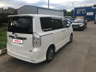 2012 Toyota Voxy II (R70) Рестайлинг, белый, 1600000 рублей, вид 3