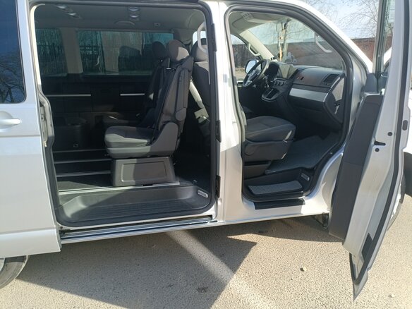 2010 Volkswagen Multivan T5 Рестайлинг, серебристый, 2600000 рублей - вид 12