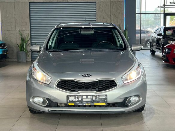 2013 Kia Ceed II, серебристый, 1040000 рублей - вид 2