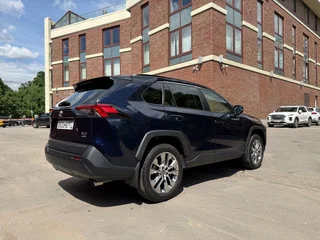 2021 Toyota RAV4 V (XA50), синий, 3800000 рублей, вид 4