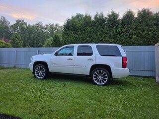 2013 Chevrolet Tahoe 6AT III, белый, 2850000 рублей, вид 2