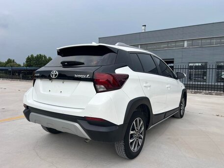 2022 Toyota Yaris L XP150 Рестайлинг, белый, 1595013 рублей, вид 4