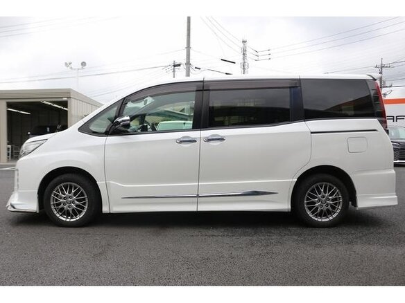 2021 Toyota Noah III (R80) Рестайлинг, белый, 2050000 рублей - вид 7