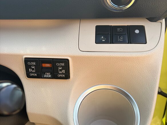2017 Toyota Sienta II, жёлтый, 1290000 рублей - вид 15