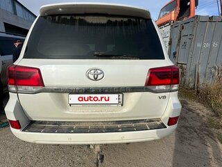 2018 Toyota Land Cruiser 200 Series Рестайлинг 2, белый, 4900000 рублей, вид 5