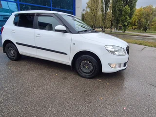 2014 Skoda Fabia II Рестайлинг, белый, 810000 рублей, вид 4