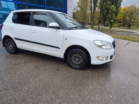 2014 Skoda Fabia II Рестайлинг, белый, 810000 рублей, вид 3