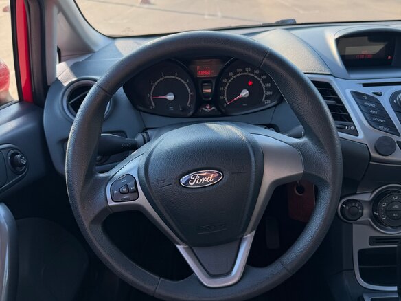 2009 Ford Fiesta Mk6, красный - вид 16