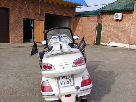 2010 Honda GL 1800 Gold Wing, белый, 1350000 рублей, вид 4