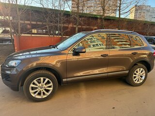 2014 Volkswagen Touareg II, коричневый, 2600000 рублей, вид 3
